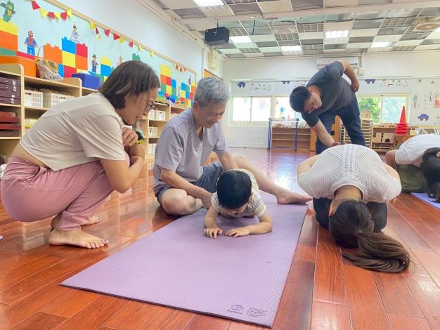 LINE_ALBUM_20251018 士林園親子瑜伽_251018_161
