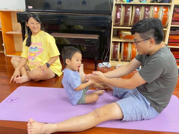 LINE_ALBUM_20251018 士林園親子瑜伽_251018_68