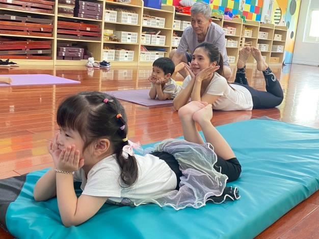 LINE_ALBUM_20251018 士林園親子瑜伽_251018_172