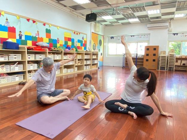 LINE_ALBUM_20251018 士林園親子瑜伽_251018_232