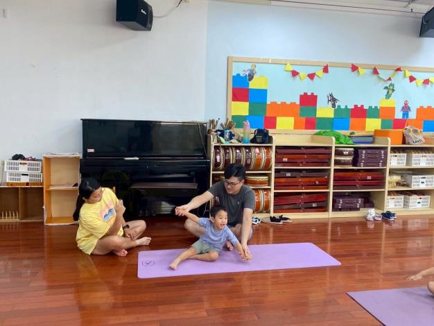 LINE_ALBUM_20251018 士林園親子瑜伽_251018_184