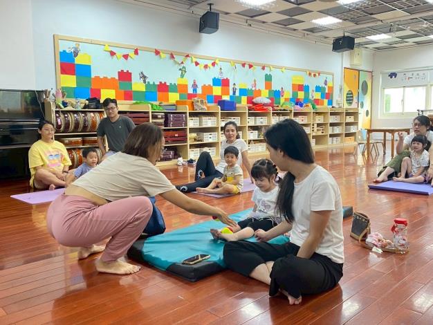 LINE_ALBUM_20251018 士林園親子瑜伽_251018_140