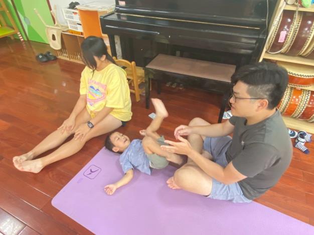 LINE_ALBUM_20251018 士林園親子瑜伽_251018_35