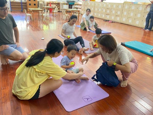 LINE_ALBUM_20251018 士林園親子瑜伽_251018_139