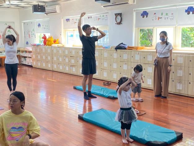 LINE_ALBUM_20251018 士林園親子瑜伽_251018_221