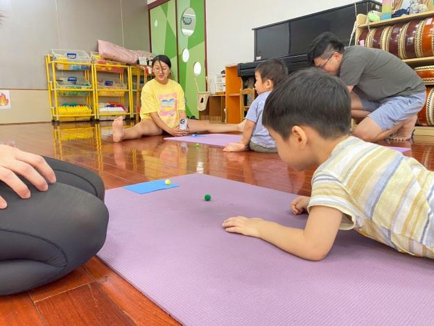 LINE_ALBUM_20251018 士林園親子瑜伽_251018_99