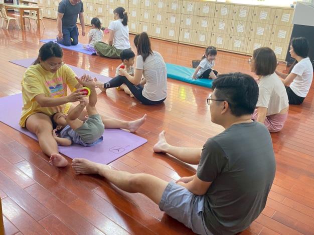 LINE_ALBUM_20251018 士林園親子瑜伽_251018_127