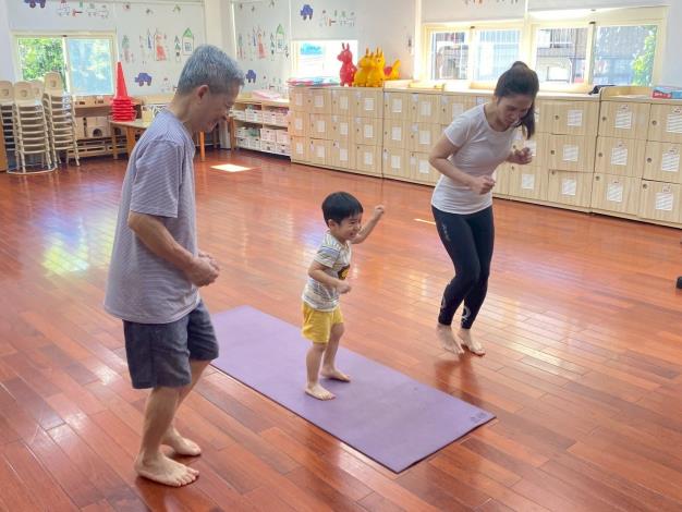 LINE_ALBUM_20251018 士林園親子瑜伽_251018_266