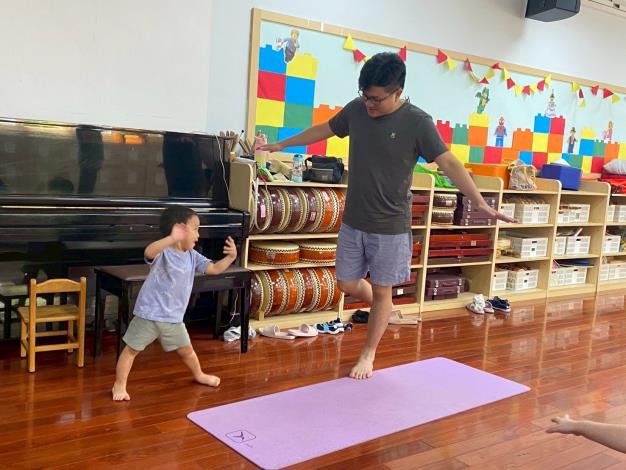 LINE_ALBUM_20251018 士林園親子瑜伽_251018_151