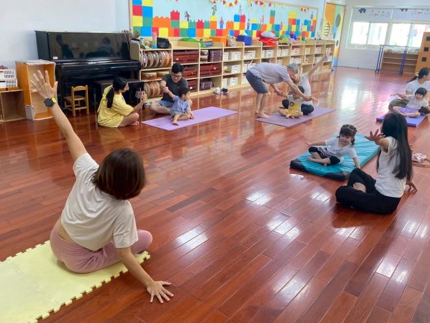 LINE_ALBUM_20251018 士林園親子瑜伽_251018_183