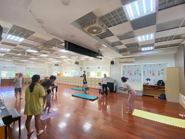 LINE_ALBUM_20251018 士林園親子瑜伽_251018_256