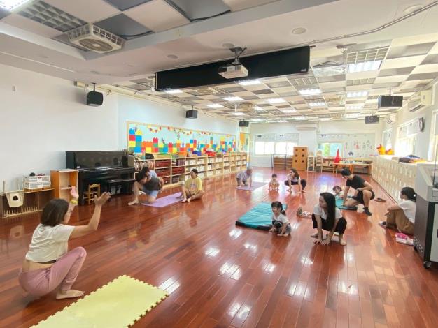 LINE_ALBUM_20251018 士林園親子瑜伽_251018_239