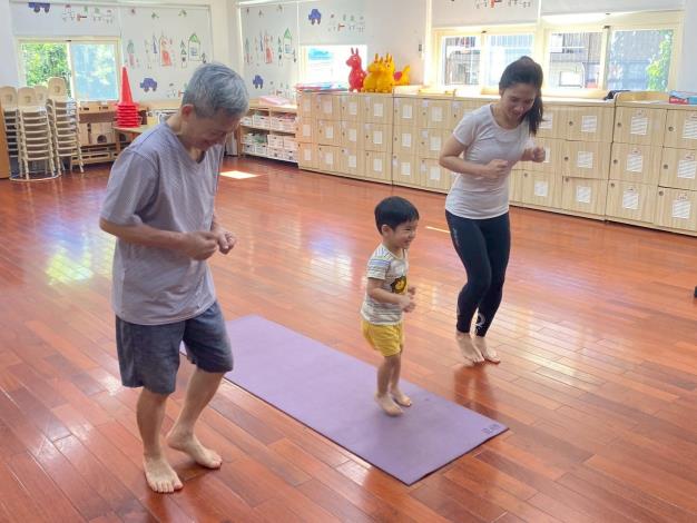 LINE_ALBUM_20251018 士林園親子瑜伽_251018_265