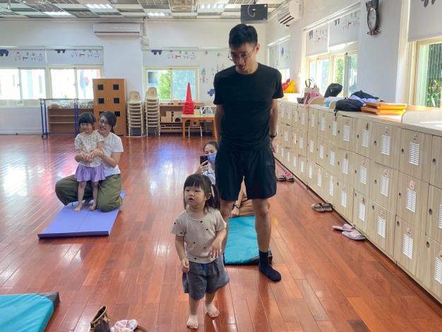 LINE_ALBUM_20251018 士林園親子瑜伽_251018_190