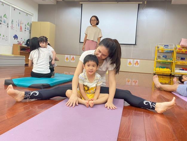 LINE_ALBUM_20251018 士林園親子瑜伽_251018_70