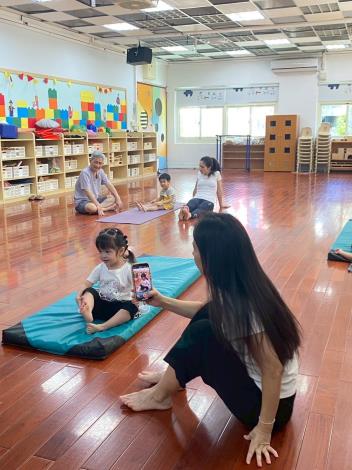 LINE_ALBUM_20251018 士林園親子瑜伽_251018_238