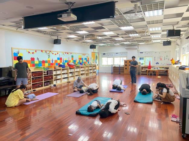 LINE_ALBUM_20251018 士林園親子瑜伽_251018_157