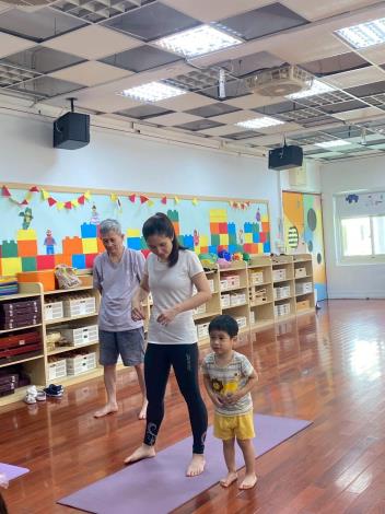 LINE_ALBUM_20251018 士林園親子瑜伽_251018_200