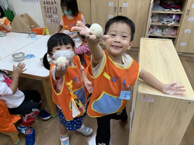 主題活動-揉麵團成功.JPG