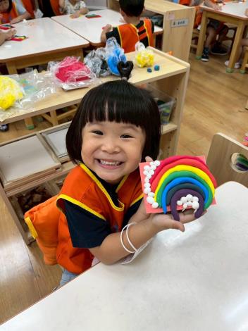 黏土挑戰-創作彩虹徽章