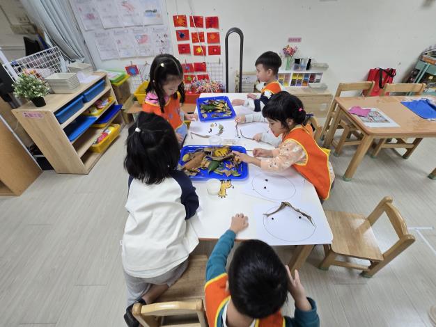 把公園撿到的葉子做變身