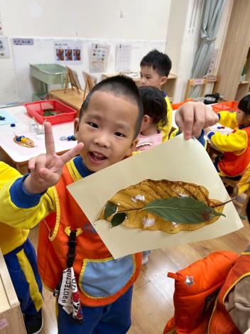 鬆散素材挑戰-樹葉拼貼