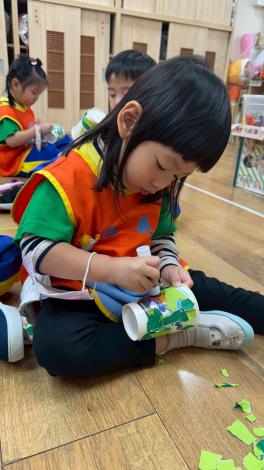 聖誕節-撕貼聖誕樹(小班)