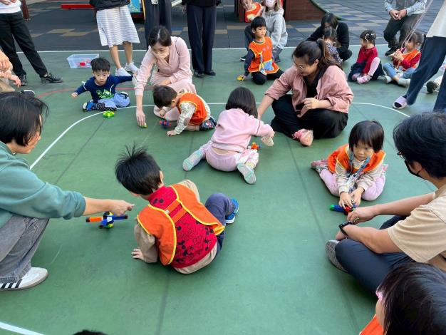 家長參觀教學日-陀螺親子對抗賽