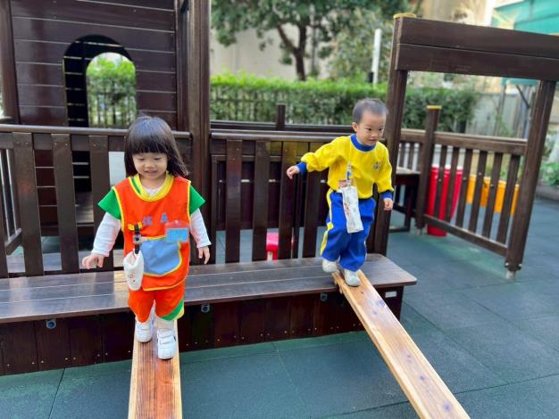 大肌肉運動-走走平衡木