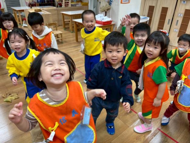 葉子肢體展現-我是一片開心的葉子