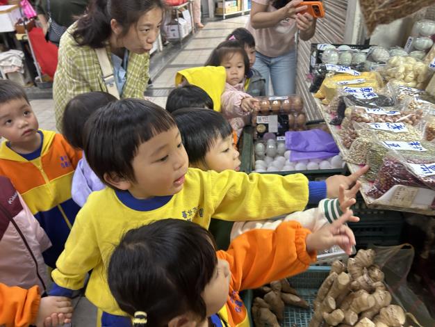 主題活動-校外教學：到光復市場買豆豆.JPG