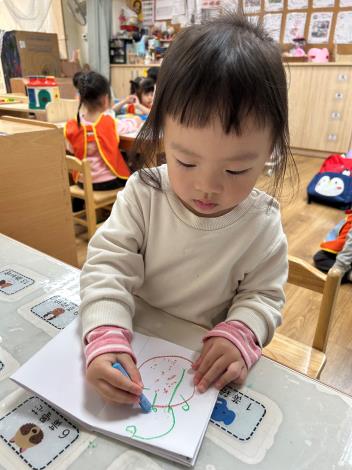 主題活動-繪製豆豆小書.JPG