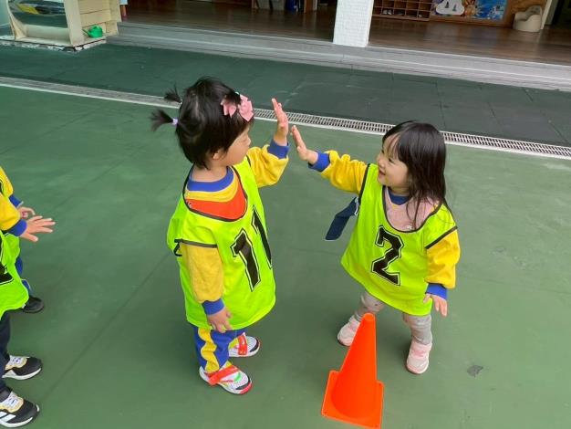 幼幼跑跑樂-擊掌接棒