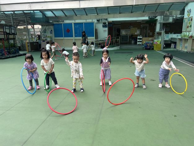 大肌肉運動：呼拉圈遊戲.JPG