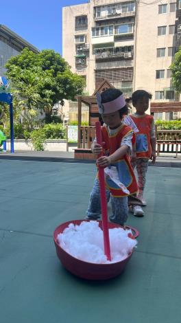 中球玉兔搗麻糬