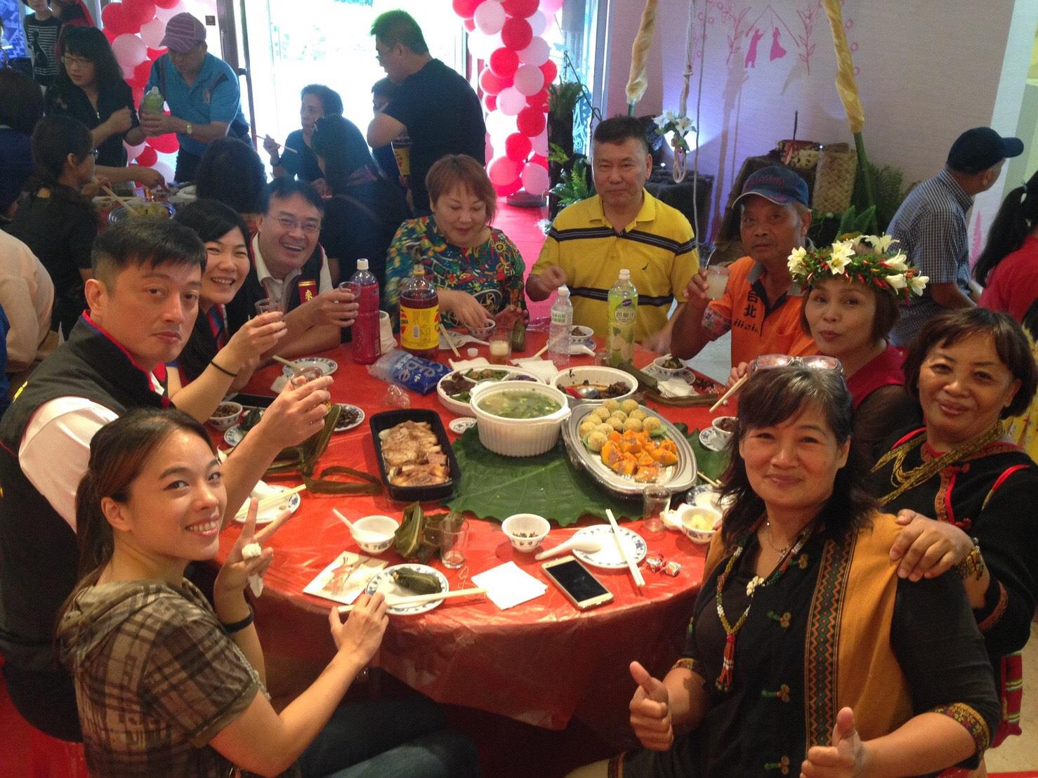 享受喜宴及排灣族傳統美食