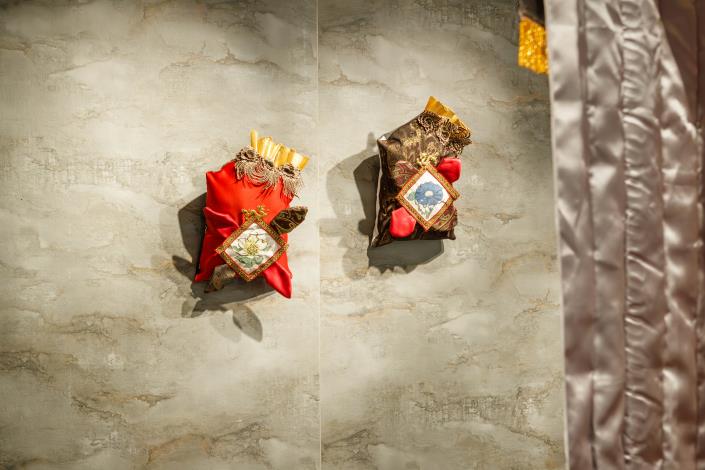 圖說9 _藝術家黃千倫《家神與飯春花》