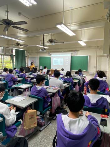 LINE_ALBUM_111.04.15安全防護團講座_220415_2