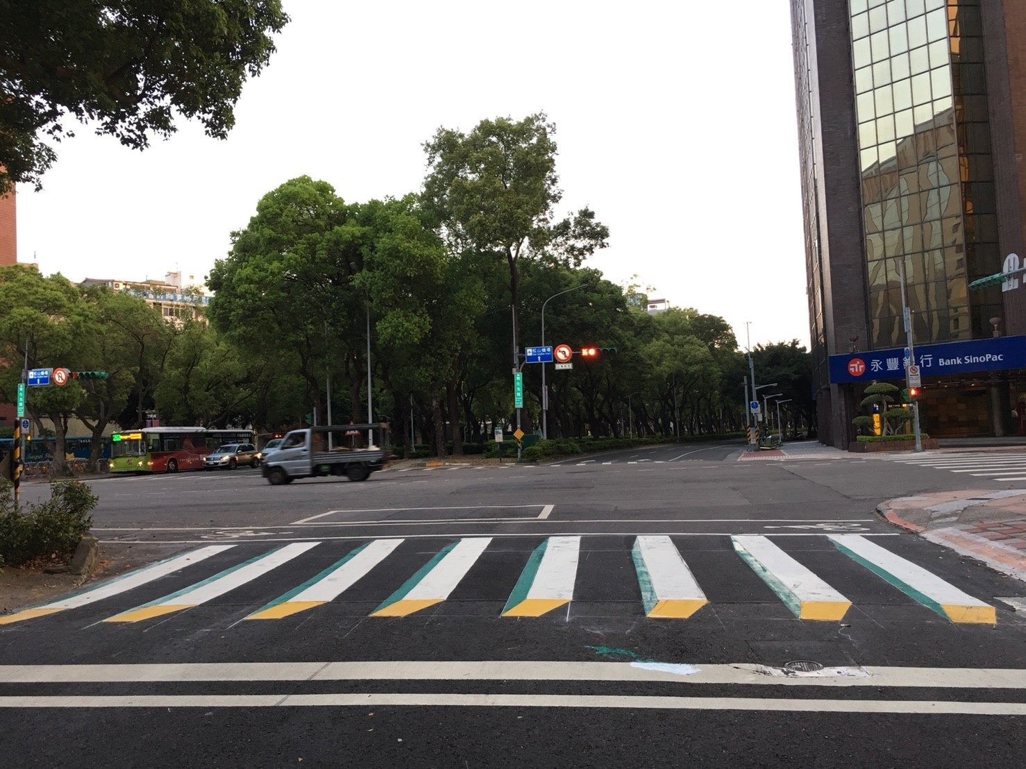 3D Painted Zebra Crossing to Slow Drivers Down
