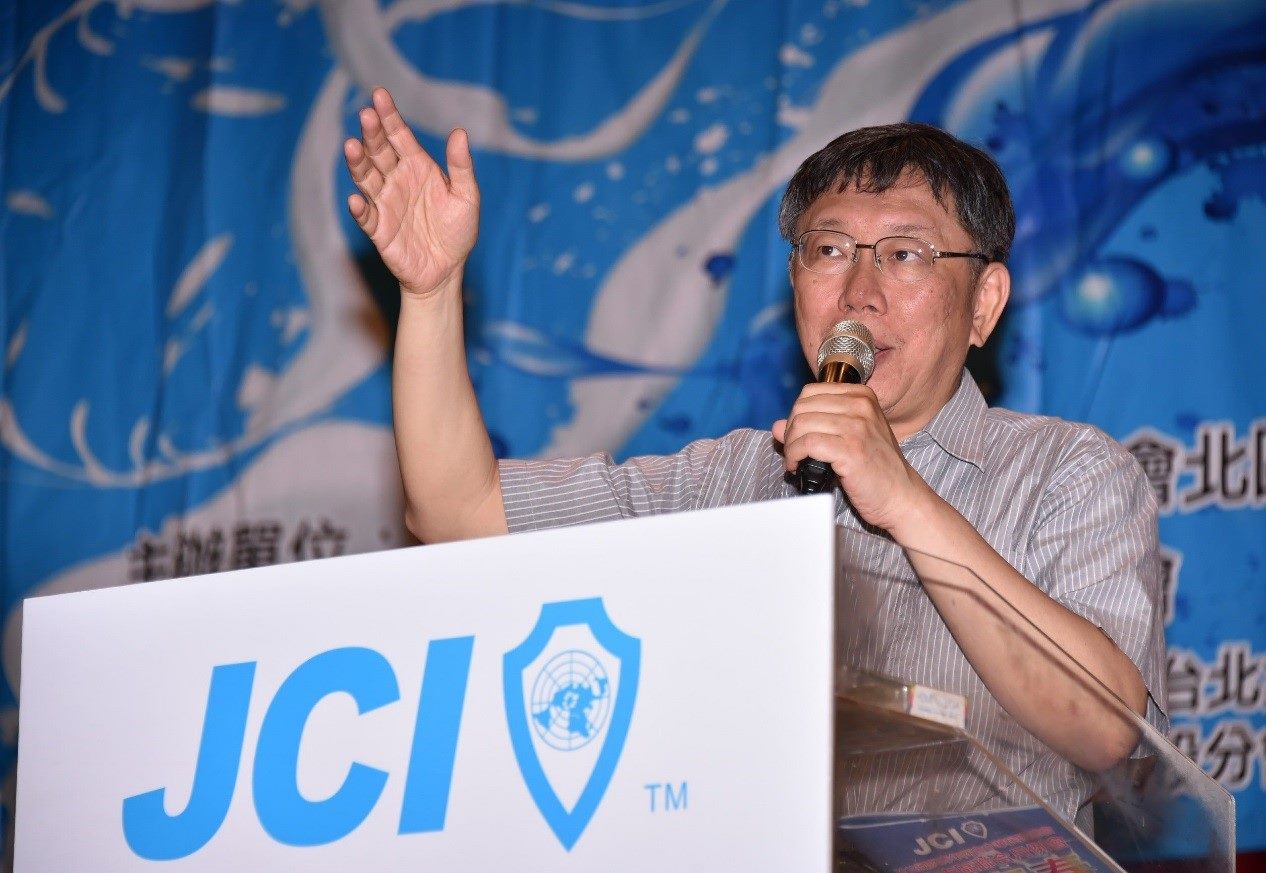 Mayor Stresses Importance of Dialogue with the Mass
