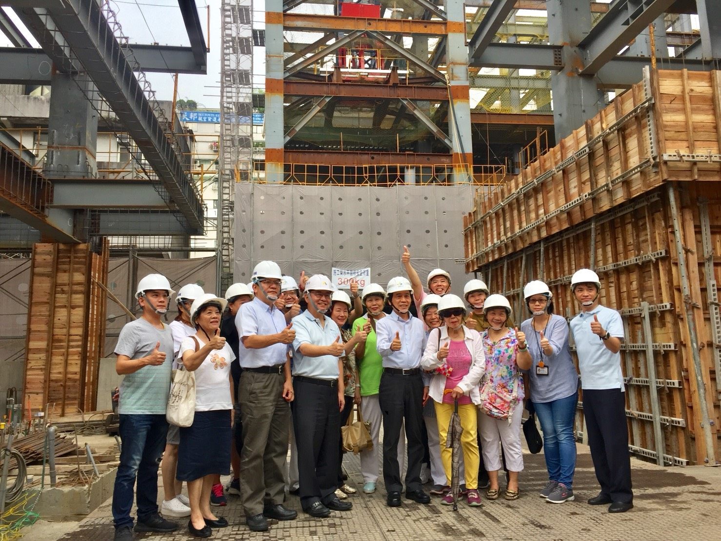 Deputy Mayor Examines Progress at Yongchun Urban Renewal Site