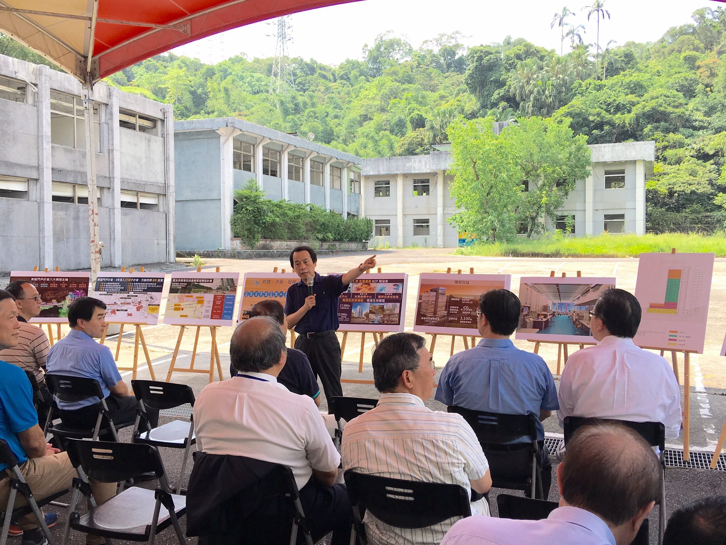 Deputy Mayor Visits Site of Future Biotech Park