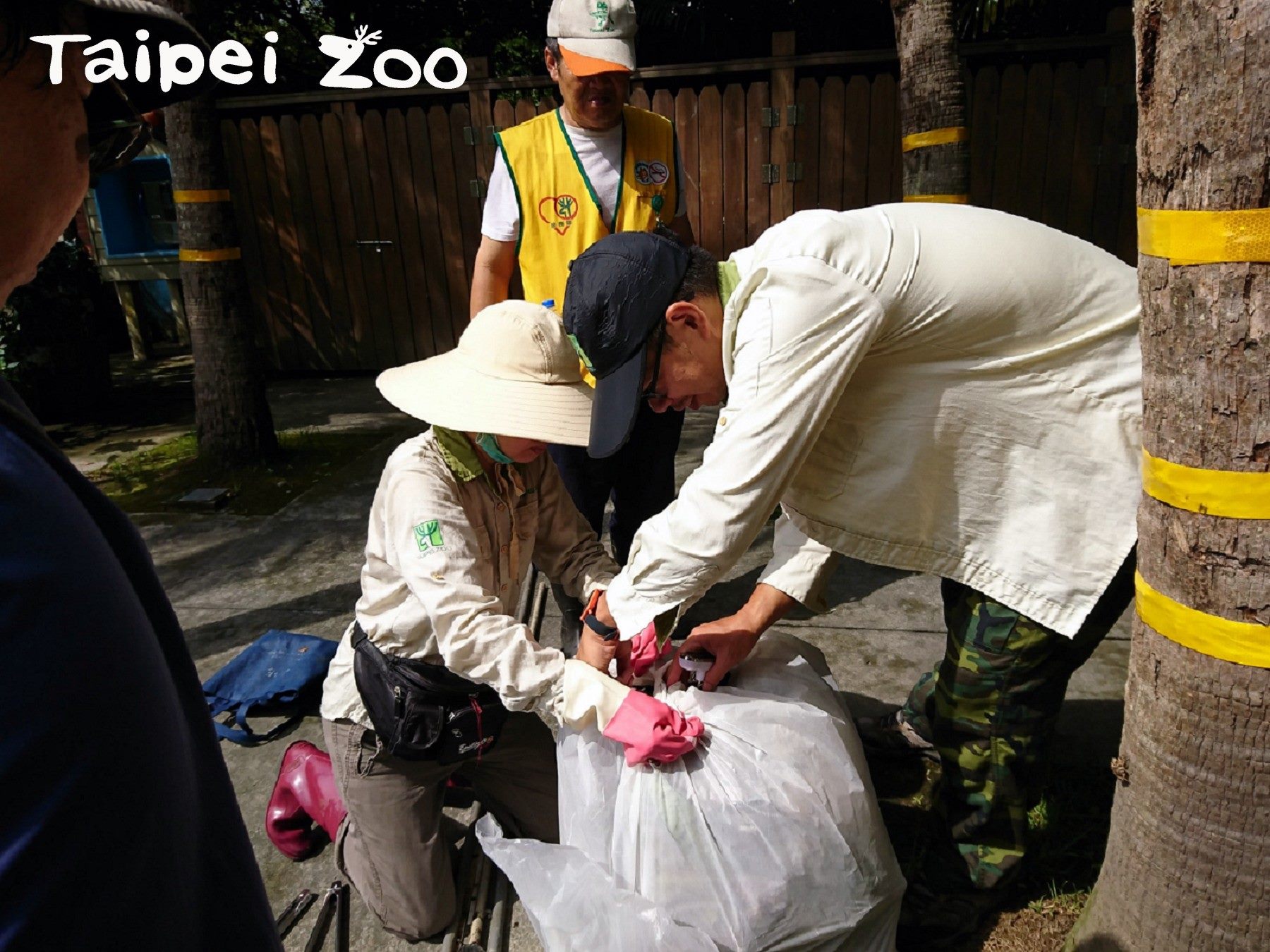 Zoo Volunteers Mobilizes for Clean up the World Weekend