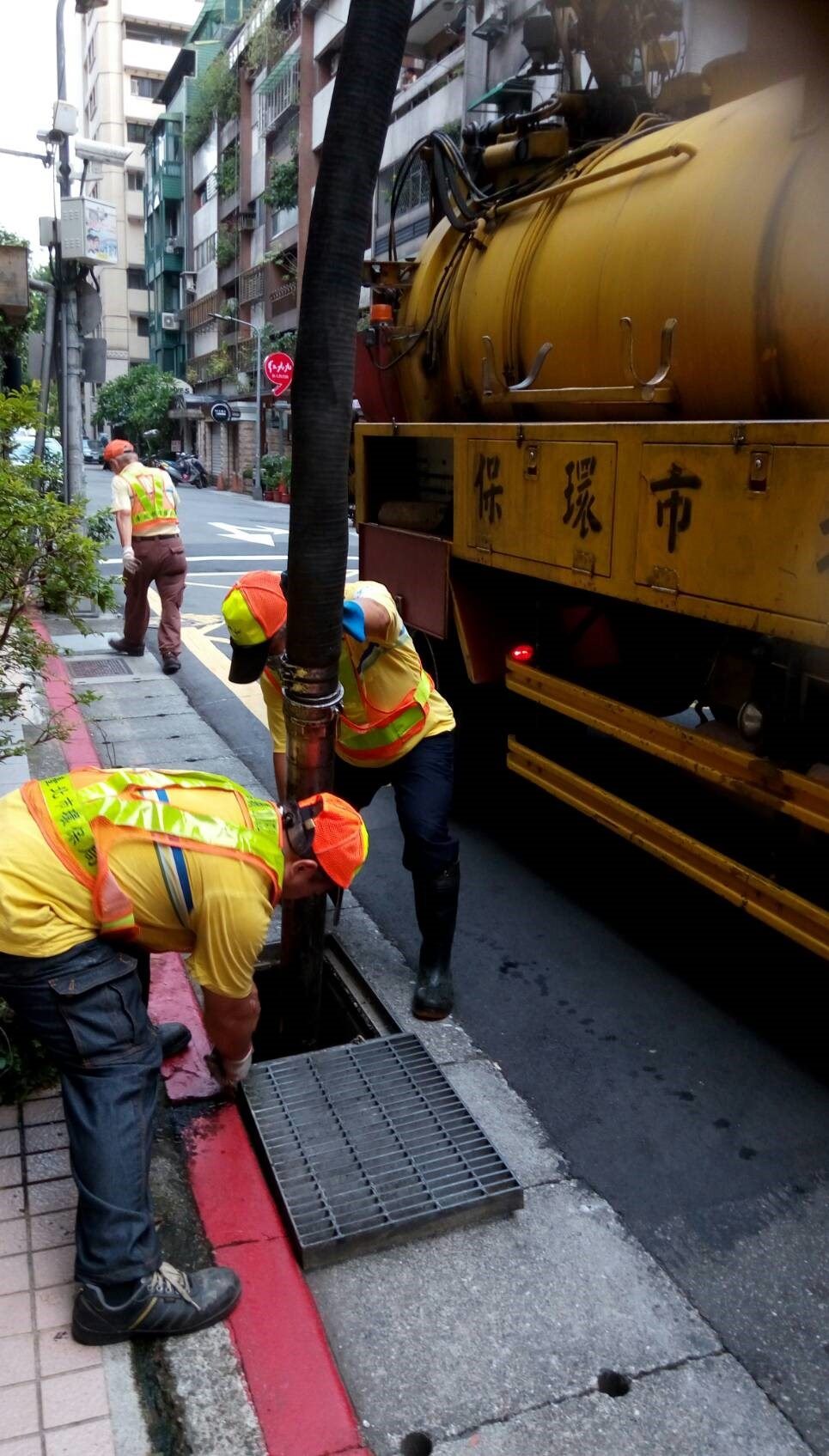 warns residents to prepare for the typhoon