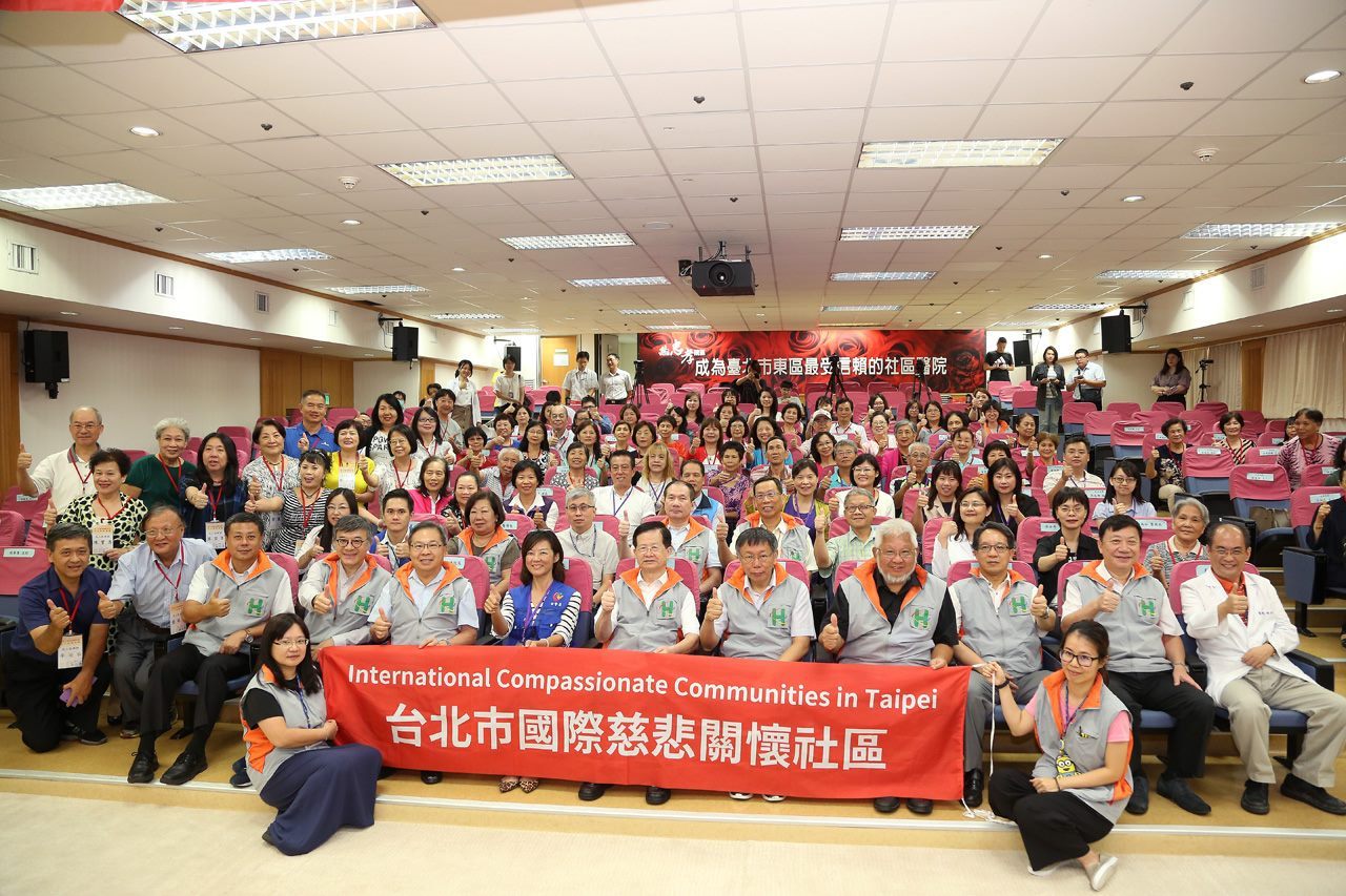Mayor Ko and the members of International Compassionate Communities in Taipei