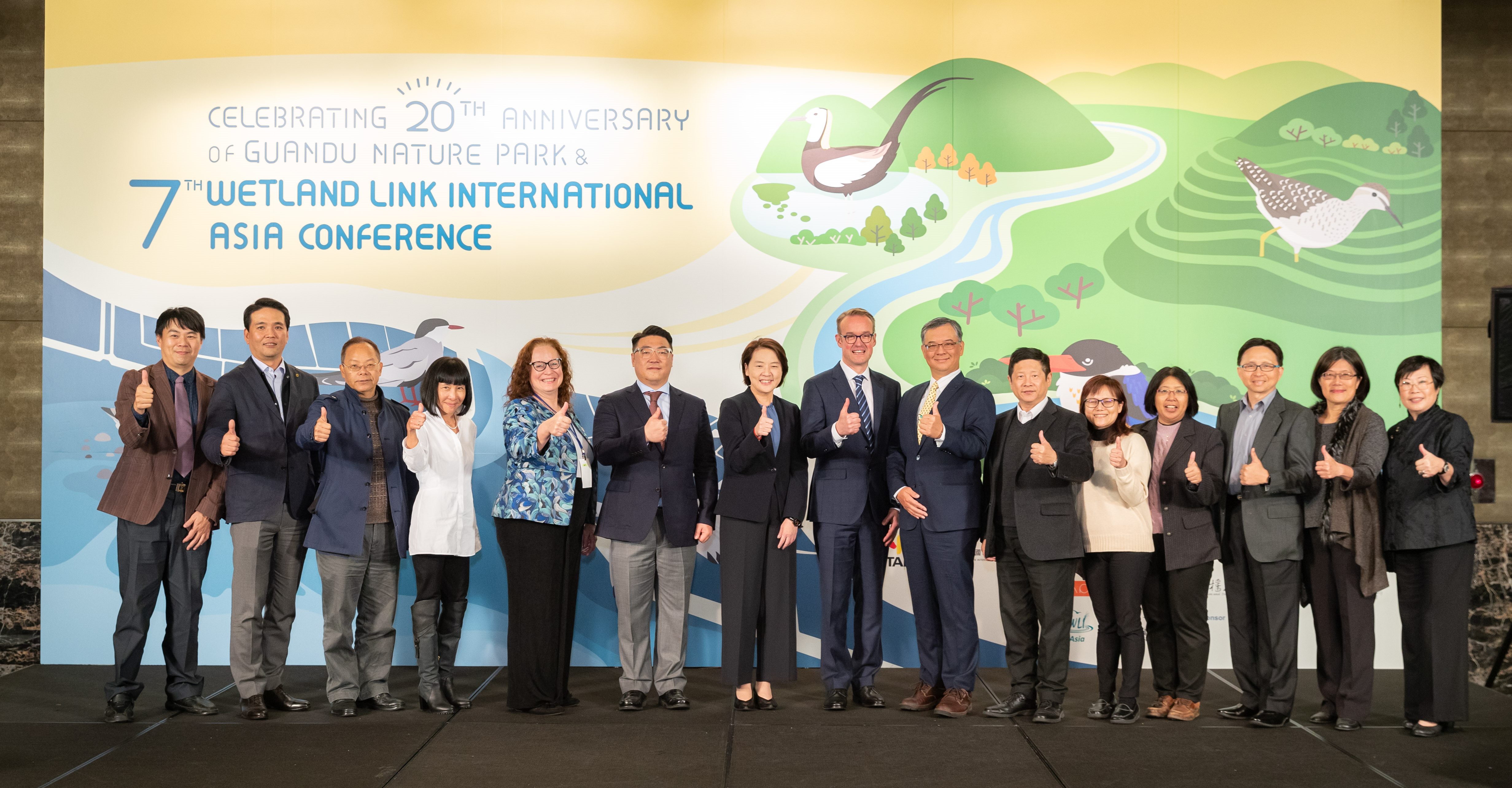 Deputy Mayor Huang and visitant partners  the 7th Wetland Link International Asia Conference of Group Photo