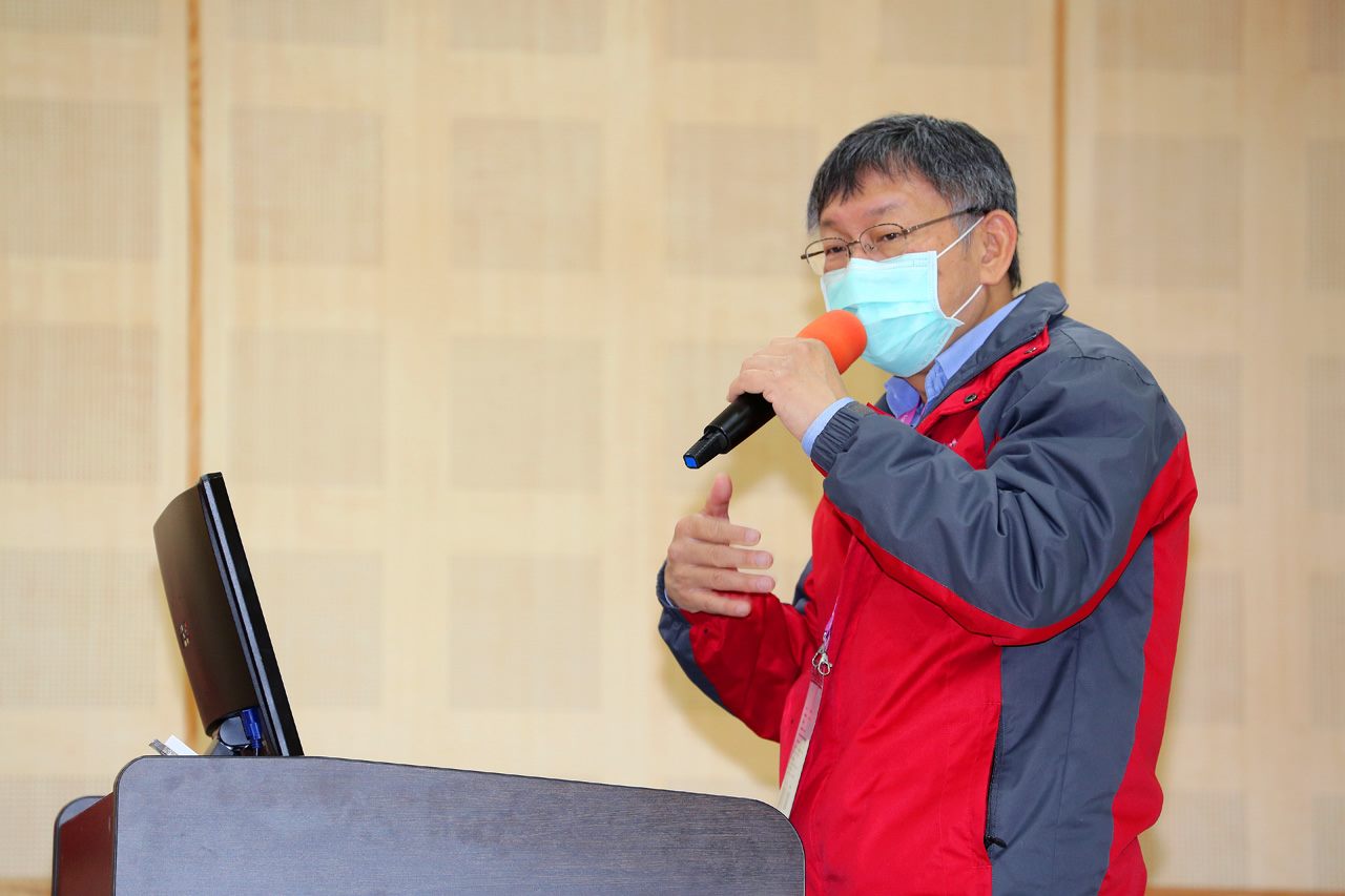 Mayor Ko Wen-je speaks at an event