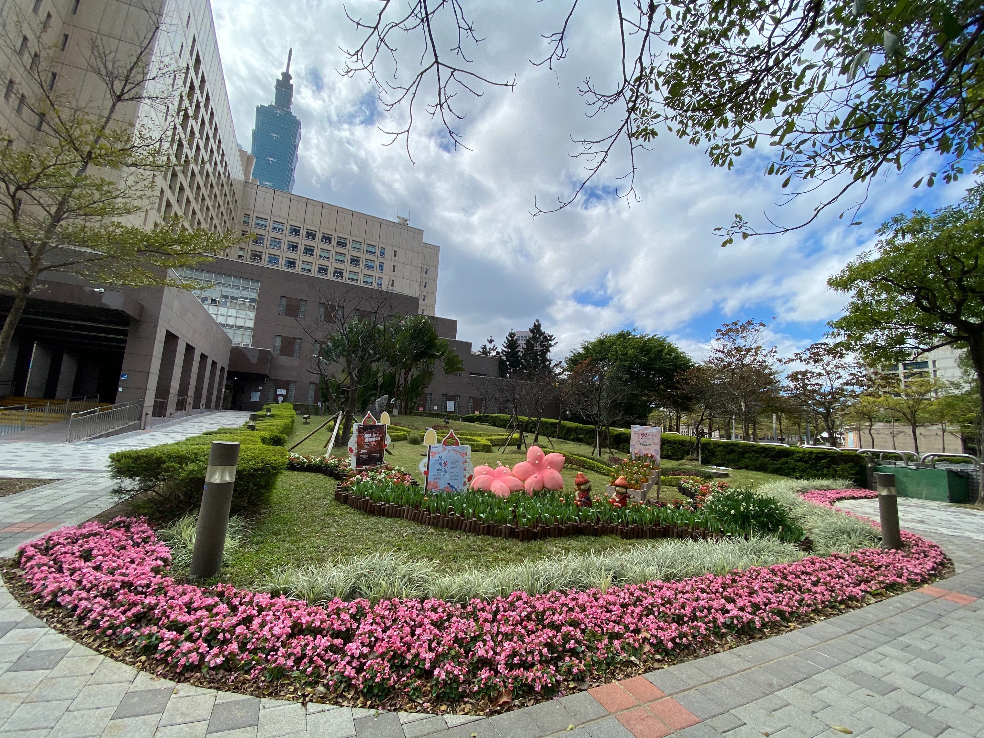 Garden outside the north entrance of city hall
