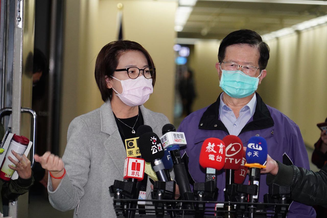 Deputy Mayor Huang responding to press questions