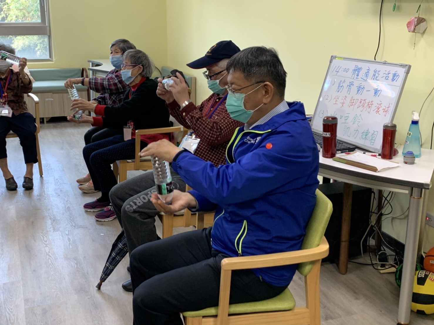 Mayor Ko inspects senior daycare center